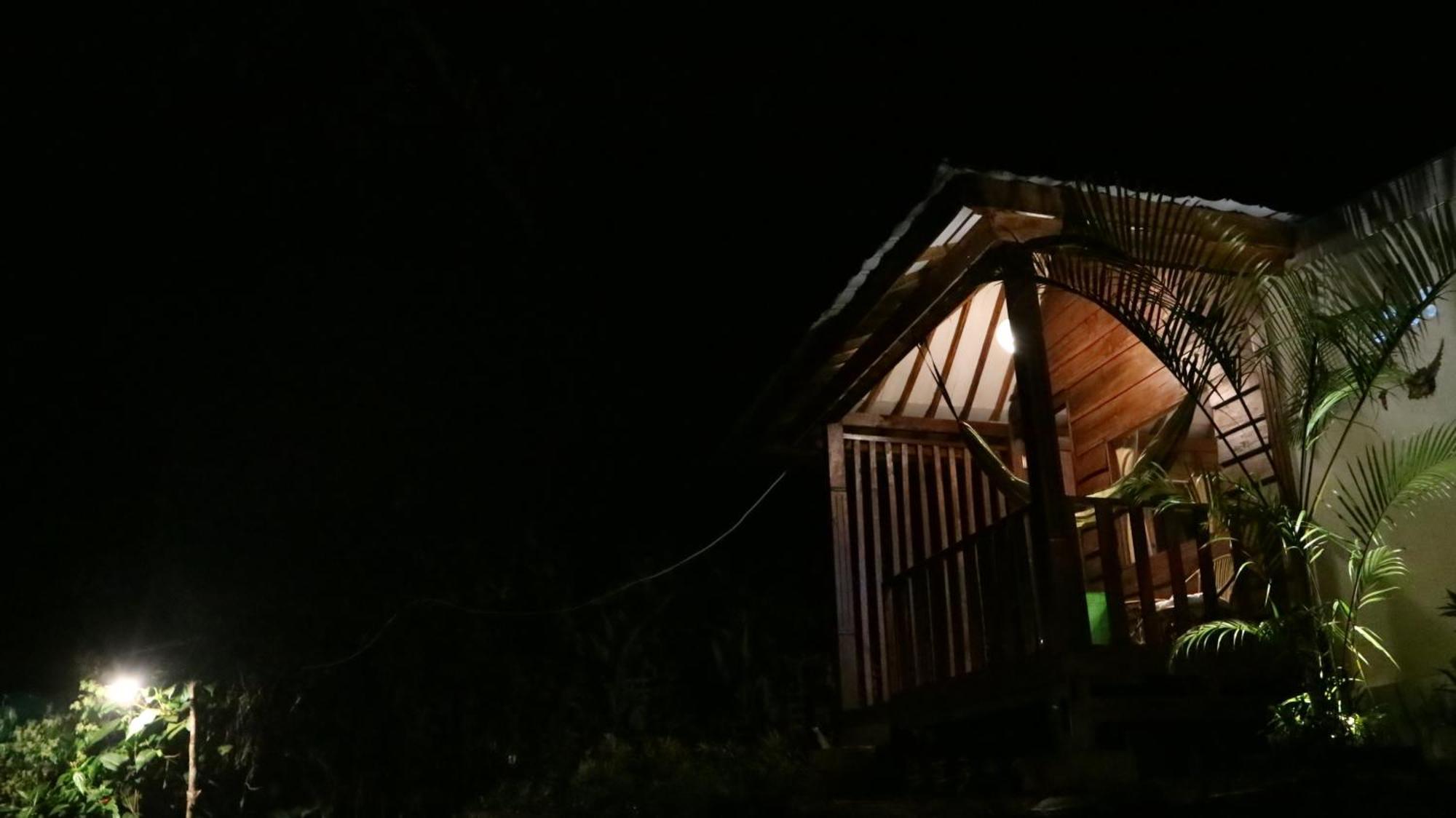Готель Selatan Rinjani Тетебату Екстер'єр фото